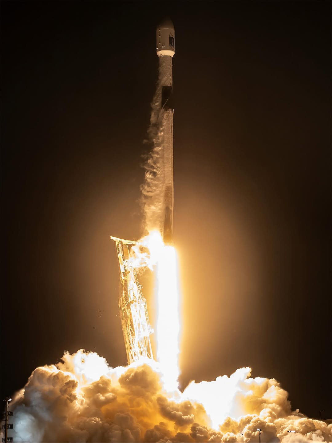 Falcon 9 launches Sentinel-6B to orbit from California and completes Falcon’s overall 500th mission with a flight-proven booster