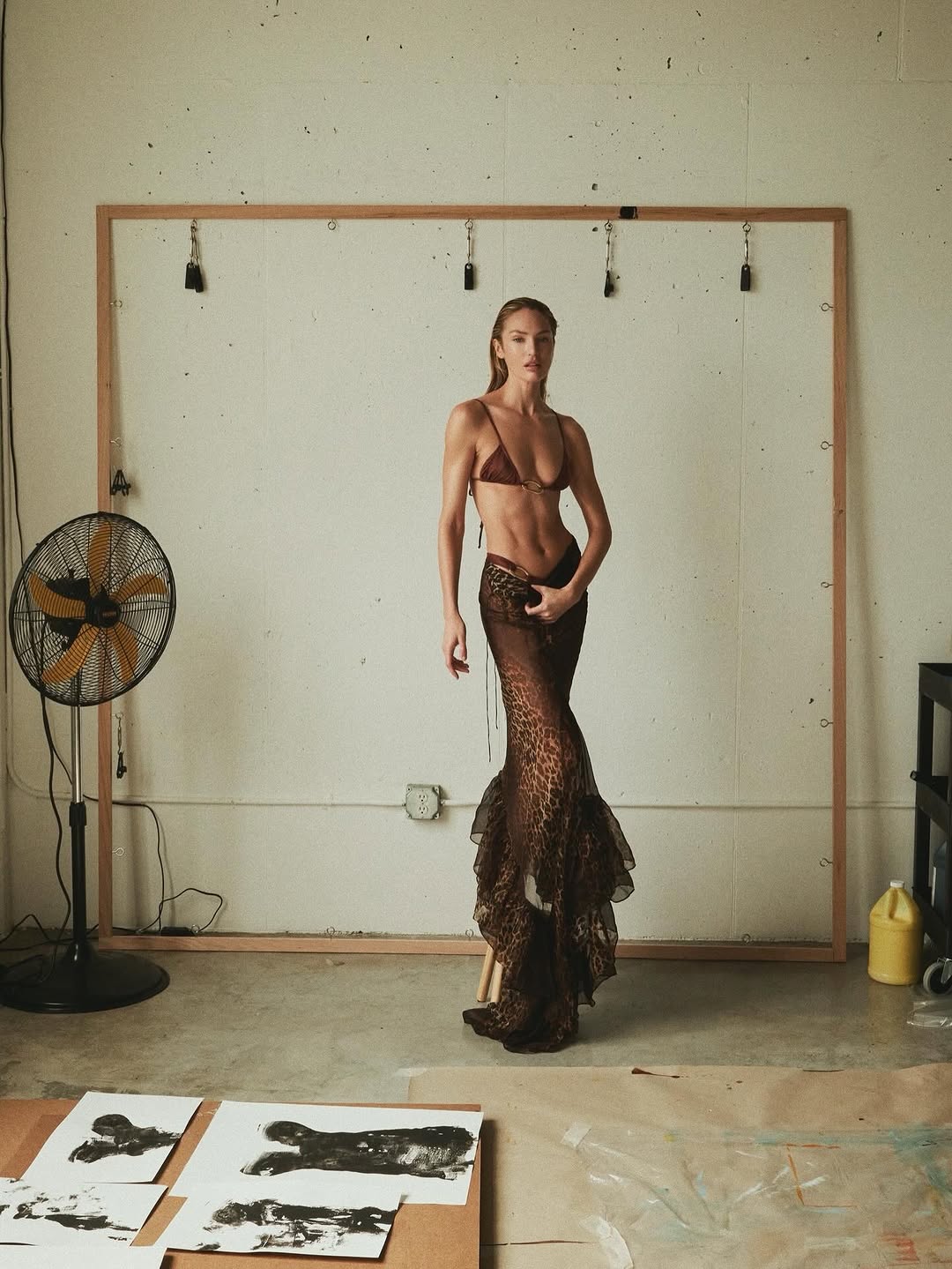 the body as a brushstroke, the space as a canvas

ona in the studio