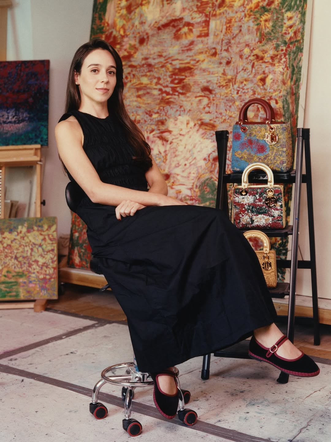 Brazilian-born, London-based artist Sophia Loeb reinterprets the Lady Dior through her distinctive exploration of texture, color, and movement for the 10th Dior Lady Art
 
#DiorLadyArt 
@SophiaLoebStudio