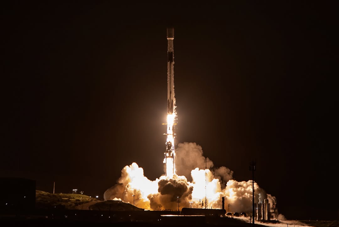 Falcon 9 launches 28 Starlink satellites from California