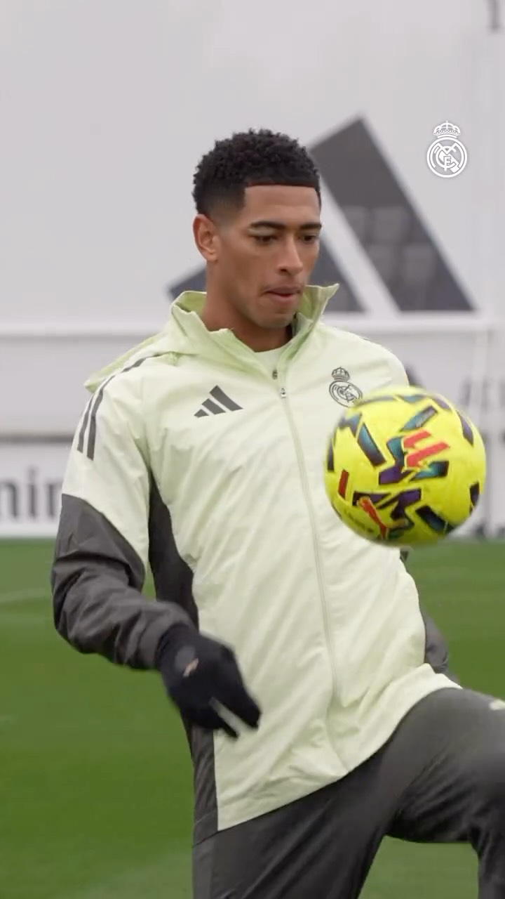 💪 Our players are gearing-up to face Alavés!
🛠️ ¡Preparando el partido contra el Alavés!
#RMCity