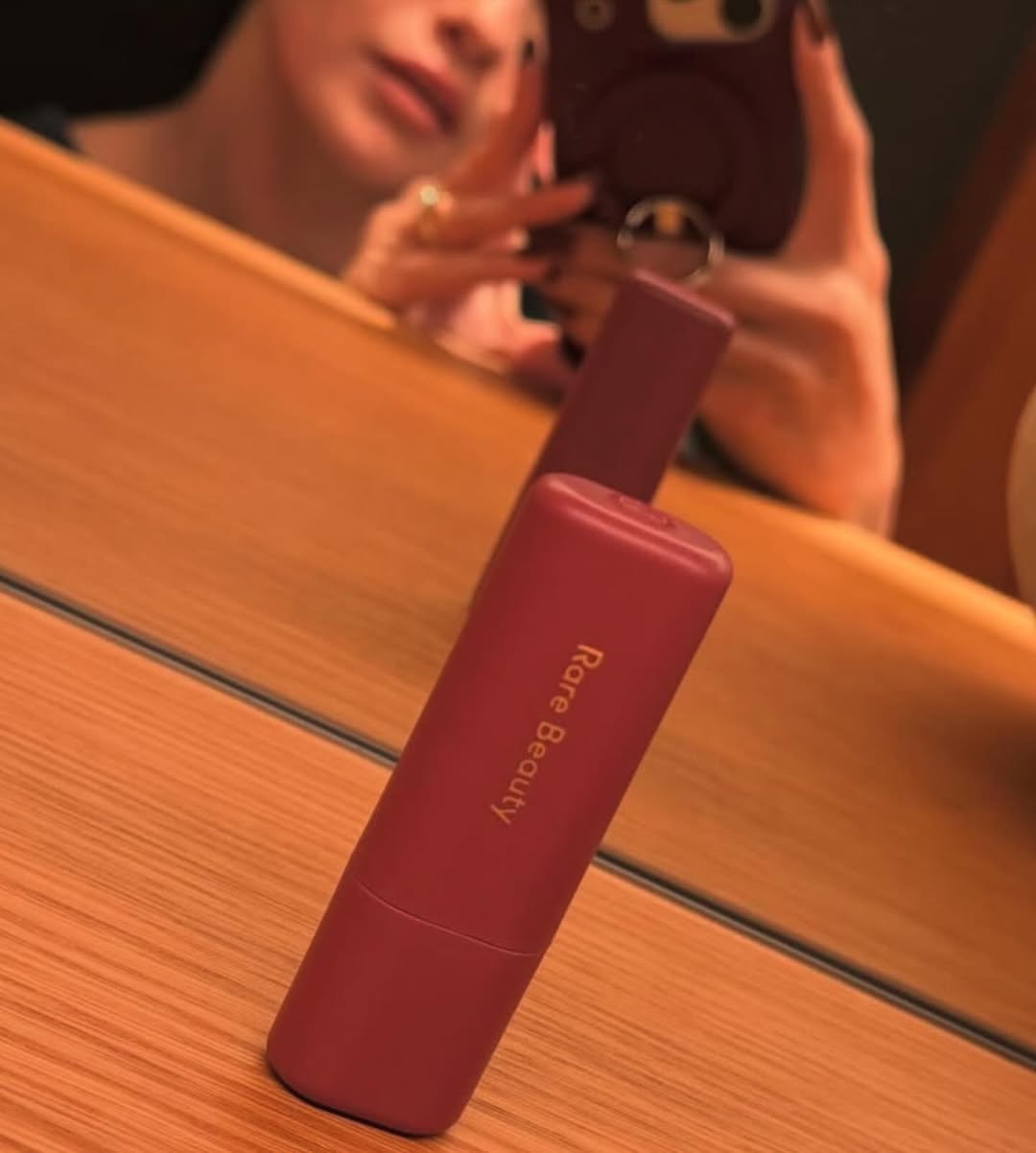 #SneakPeek 👀 🚨 #selenagomez is giving us a tease of her next NEW! product?! Maybe a new Lip product, a blush ?🤔 #rarebeauty

Coming soon ?! on their website, will confirm and keep u updated 

What are your thoughts? 🩷 XO #TRENDMOOD #newbeautyproducts