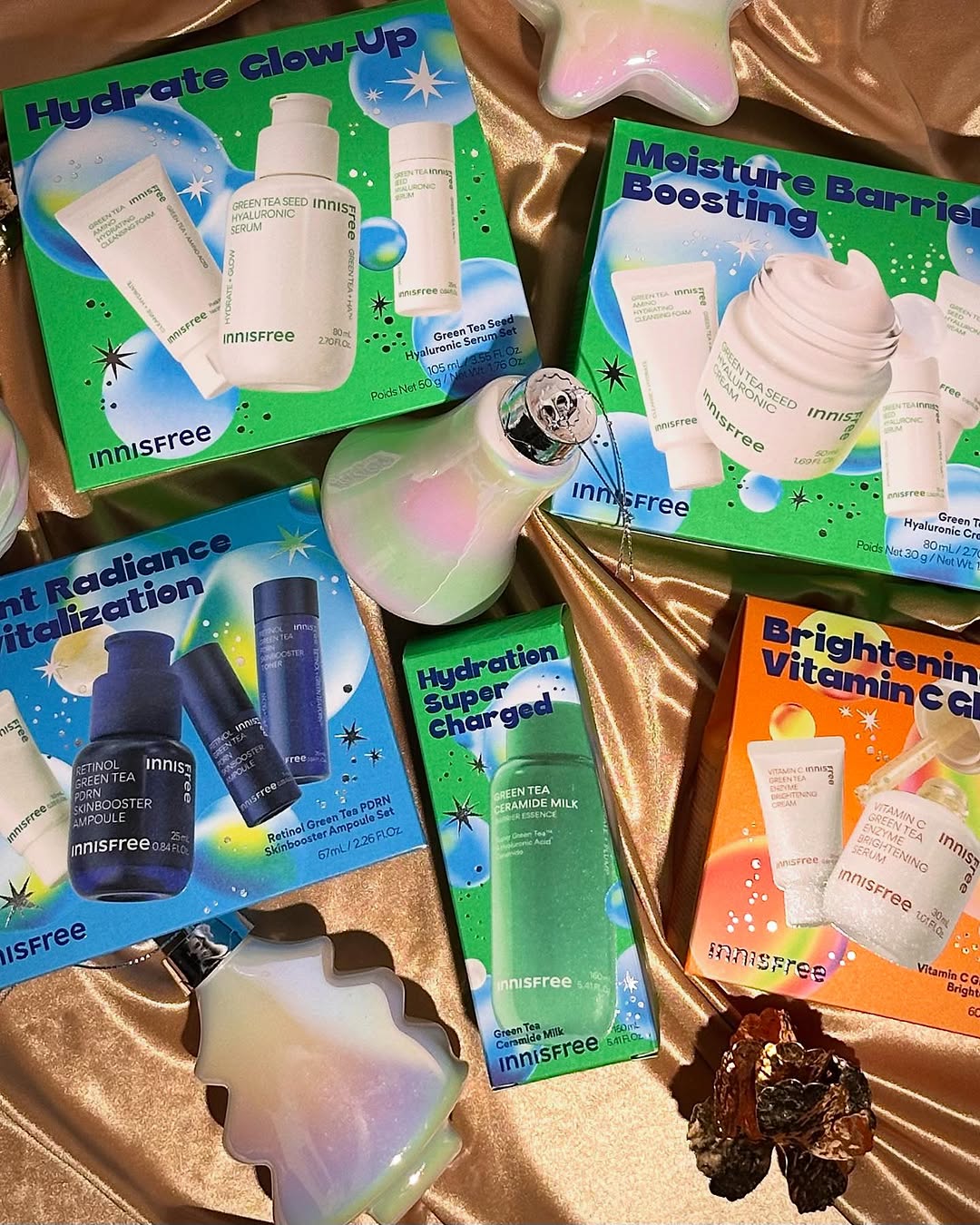 Meet the sparkle of the season 🎁✨

#INNISFREE #Holiday #YourSparklingHoliday #GreenteaMilk​ #VitaminCSerum #RetinolPDRN 

반짝이는 계절이 다가오는중 🎁✨

#이니스프리 #홀리데이 #그린티밀크 #비타민C캡슐세럼 #레티놀PDRN