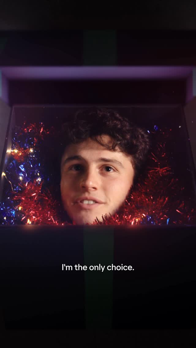 The gift-giving spirit arrives in #FCMobile! 🎁 

Comment below which PSG Player you want in your Holiday Gift. Comment before Dec 13th. 💬❤️💙