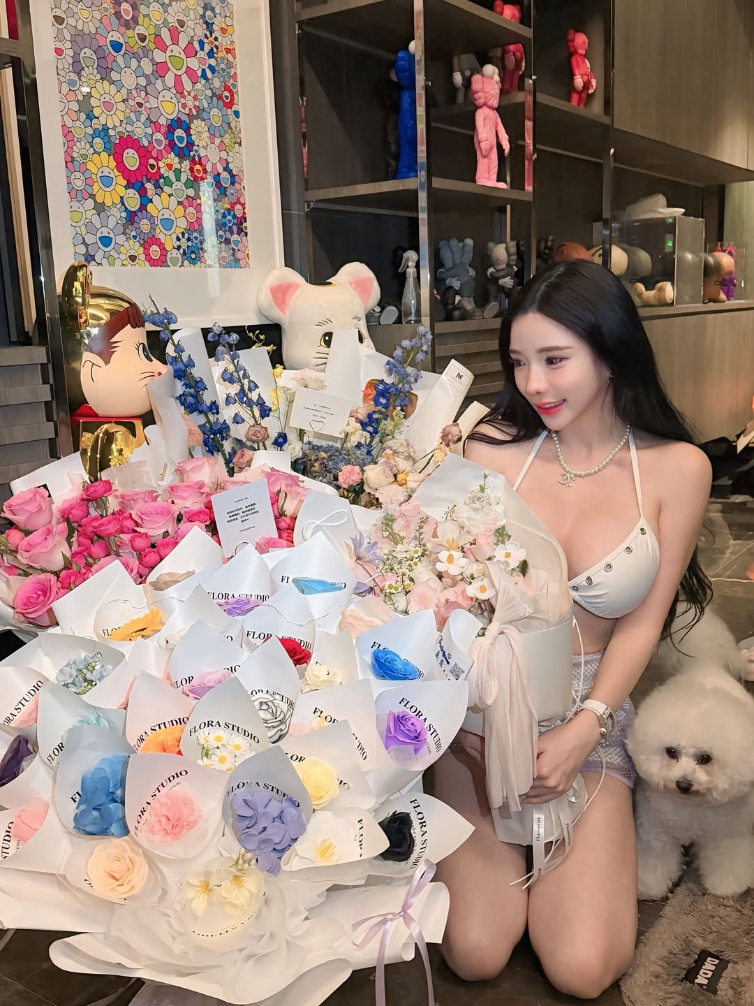 Surrounded by soft petals and good energy💖💐