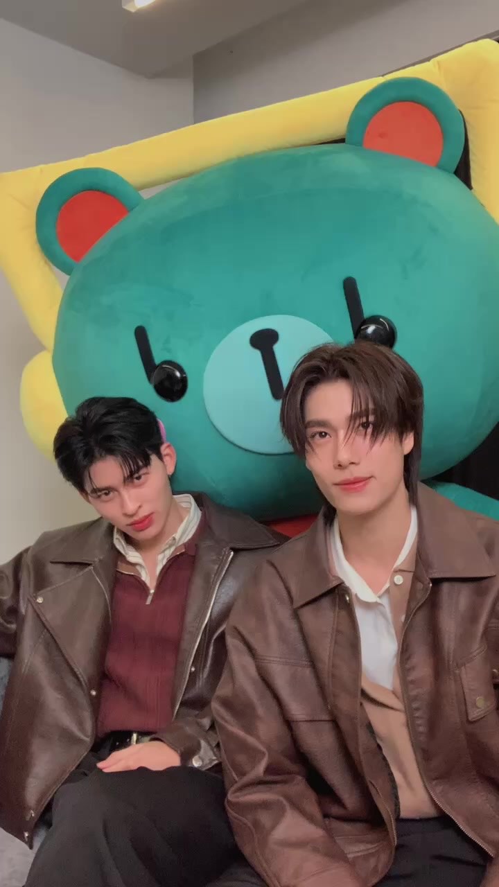 พีชเอ้ย!! #MeAndTheeSeriesEP3

“มีสติหน่อยคุณธีร์ Me and Thee” 🤟
ทุกวันเสาร์ เวลา 20:30 น. ทางช่อง GMM25
และดูออนไลน์ เวลา 21:30 น. บนแอป iQIYI
และเว็บ iQ.com ที่เดียวเท่านั้น
#MeAndTheeSeries 
#GMMTV