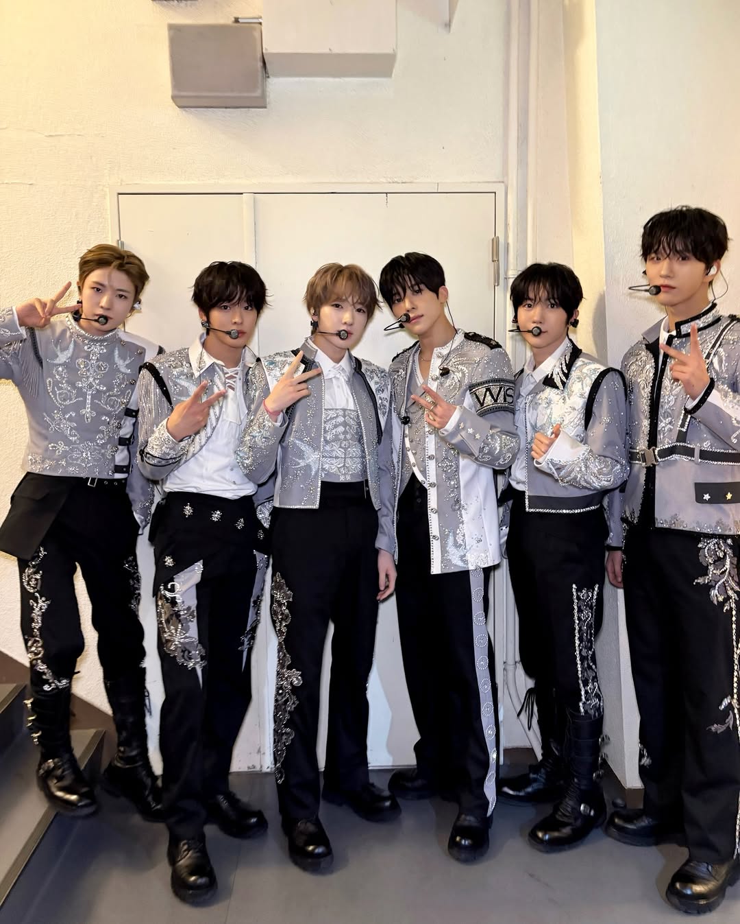 今日は大阪最終日！！
最後まで全力でやるのでシズニも楽しい思い出たくさん作っていってくださいー
待ってるね

오늘은 오사카 마지막날 !!!
마지막까지 열심히 할 테니까 시즈니분들도 좋은 추억 만들어가세요
공연장에서 기다릴게요

#SAKUYA 
#NCTWISH #INTOTHEWISH #OurWISH #OSAKA