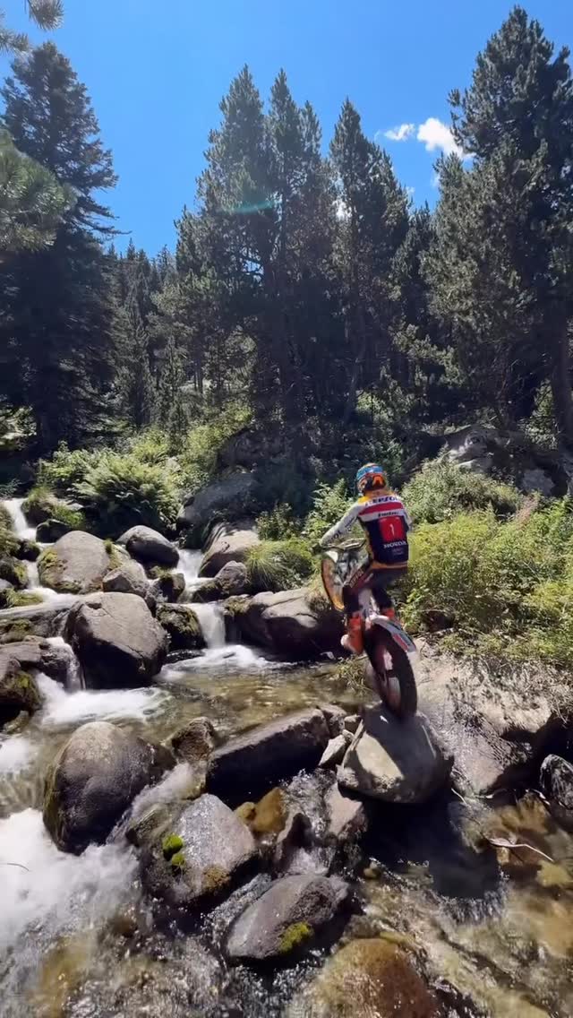 @tonibou shows us how to motorcycle 🏍️ hop! 

Do not try this unless you’re a professional! 🫣🫠