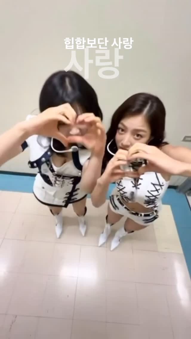 🎤💔💸

#TWICE #트와이스
#JEONGYEON #정연 #JIHYO #지효