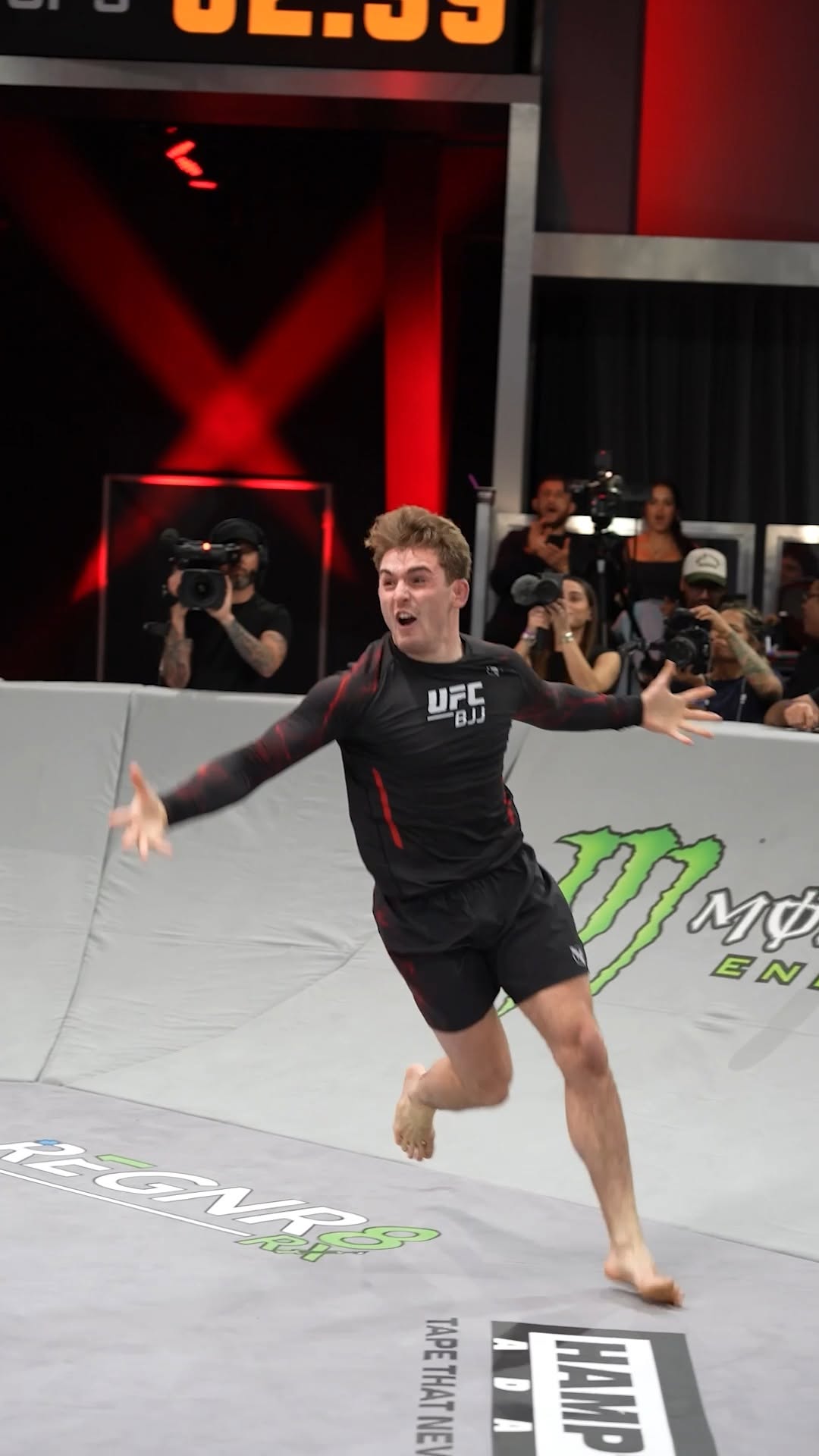 TACKETT DEFENDS THE THRONE ‼️

@Tackett.Andrew makes his second successful title defense at #UFCBJJ4!