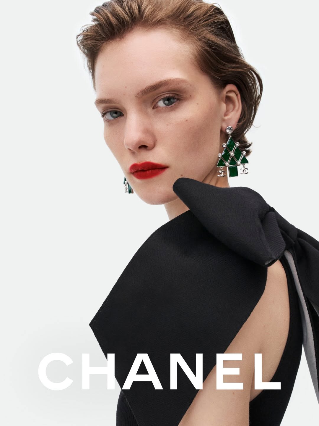 Under the tree.
Pop colours, festive and precious textures: an exclusive selection of accessories captures the magic of the festive season.
 
Discover the selection in boutiques now.
 
See more at chanel.com
 
#CHANEL