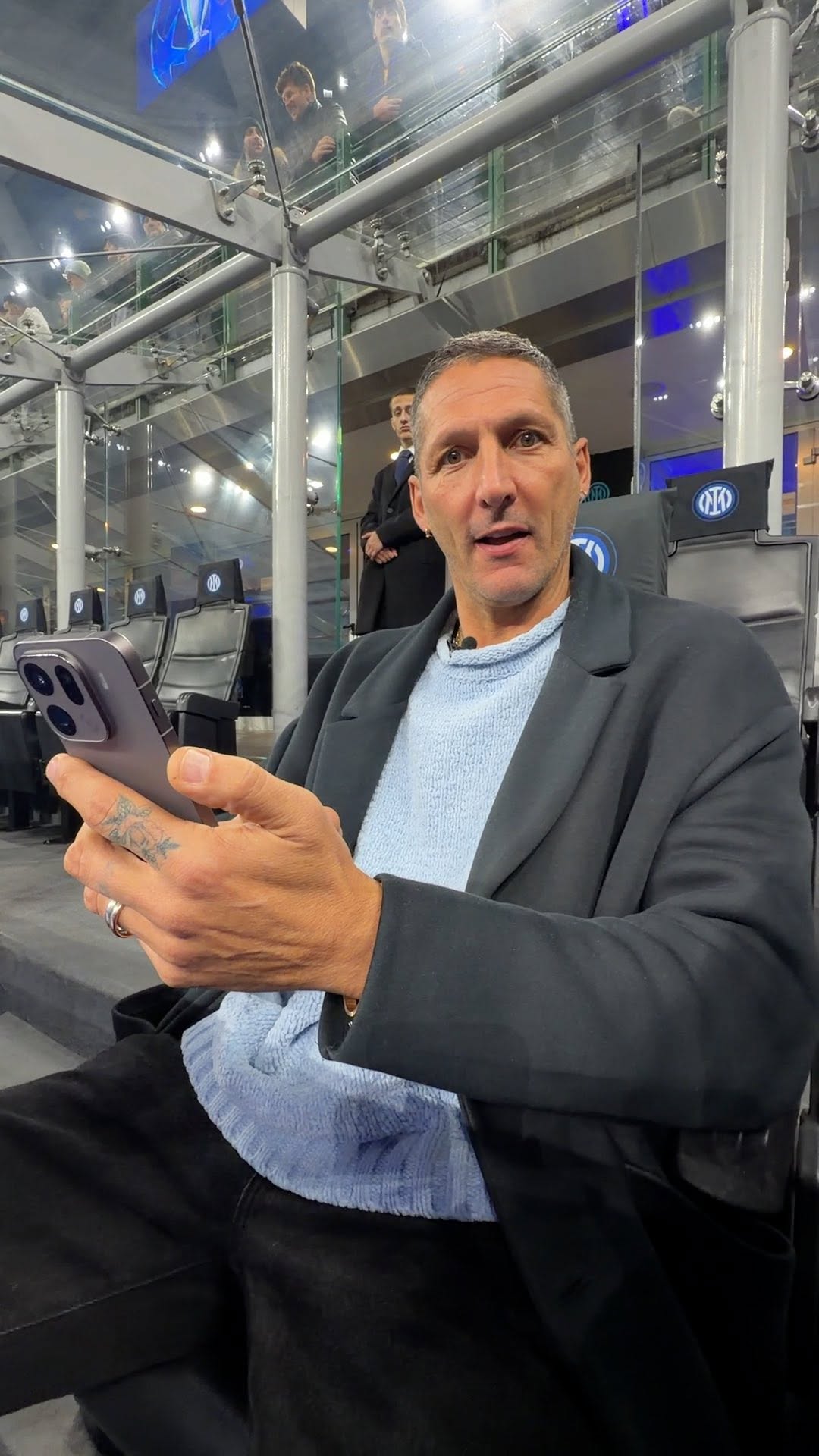 @marcomaterazzi will show you how a 𝐔𝐄𝐅𝐀 𝐂𝐡𝐚𝐦𝐩𝐢𝐨𝐧𝐬 𝐋𝐞𝐚𝐠𝐮𝐞 𝗟𝗘𝗚𝗘𝗡𝗗 captures a match 🔭📱@oppo