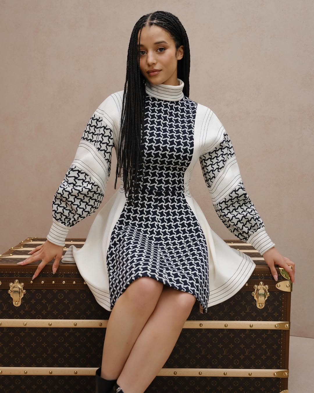 Chase Infiniti for Louis Vuitton. The House and @NicolasGhesquiere are pleased to welcome the swiftly ascending actress as the newest House Ambassador, embodying Louis Vuitton’s powerful and timeless femininity.
 
#ChaseInfiniti #NicolasGhesquiere #LouisVuitton