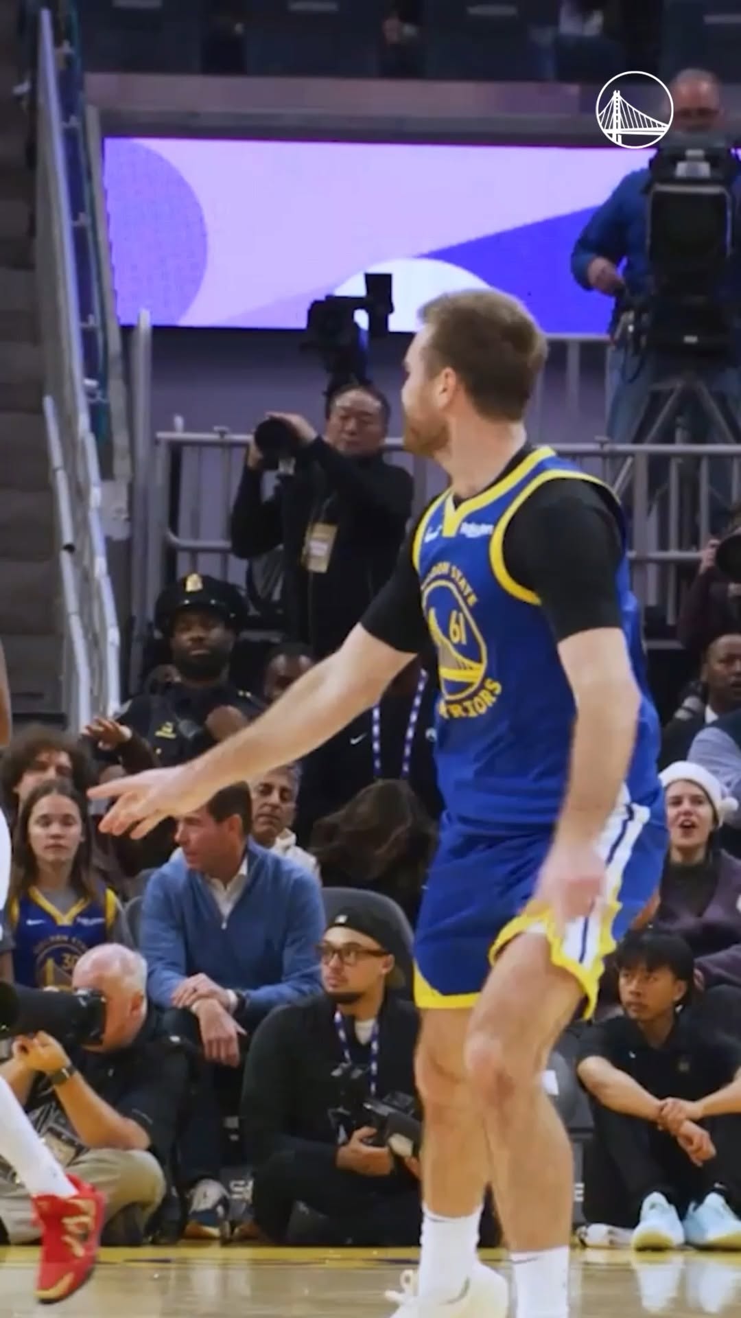 Oh, Pat is feelin' it 😤