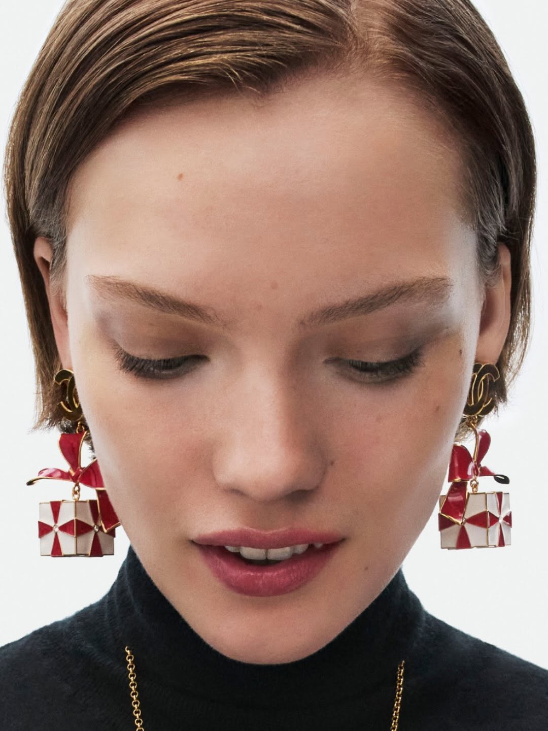 Holiday magic.
Pop colours, festive and precious textures: an exclusive selection of accessories captures the magic of the holiday season.
 
Discover the selection in boutiques now.
 
See more at chanel.com
 
#CHANEL