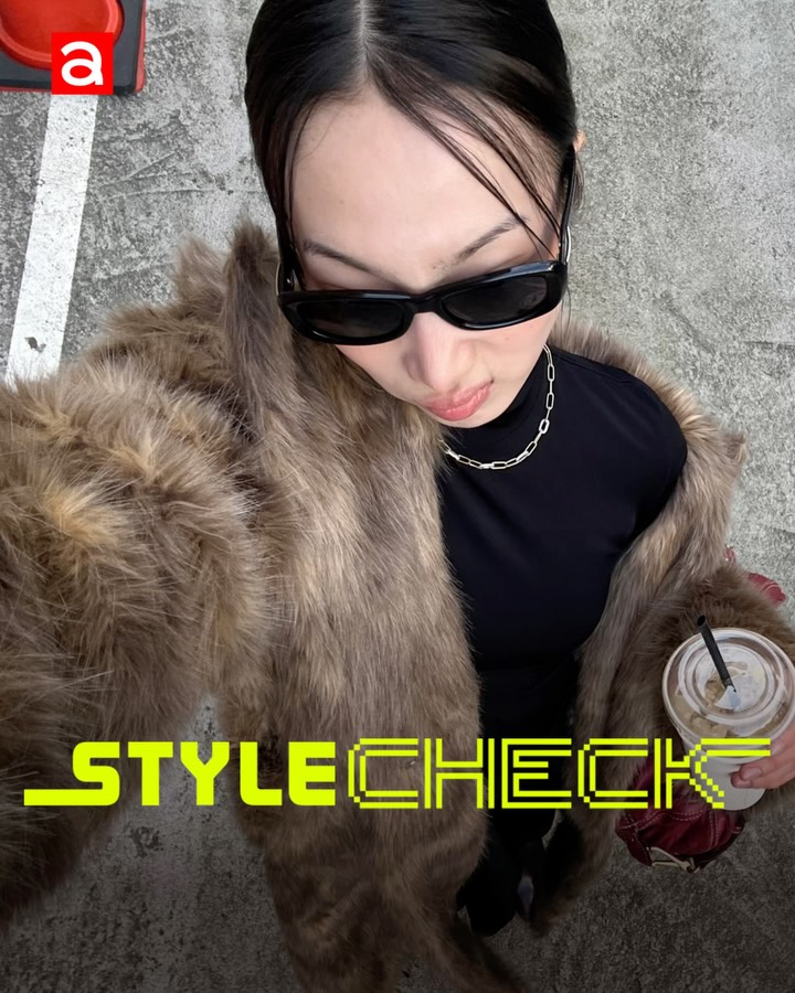 #얼루어스타일췤
올해 마지막 주말, 연말 모임에 어떻게 입고 가야 할지 고민된다면 모델 제리(@jerryvly)처럼 페이크 퍼 코트를 활용해 보는 것은 어떨까요?! 슬라이드를 넘겨 한 끗 다른 제리의 스타일링 팁까지 확인해보세요 ⛄️❄️

EDITOR | 황선미 
VIDEO EDIT | SORA
MODEL | 제리

#stylecheck #ootd #dailylook #modelootd #furcoat #partystying