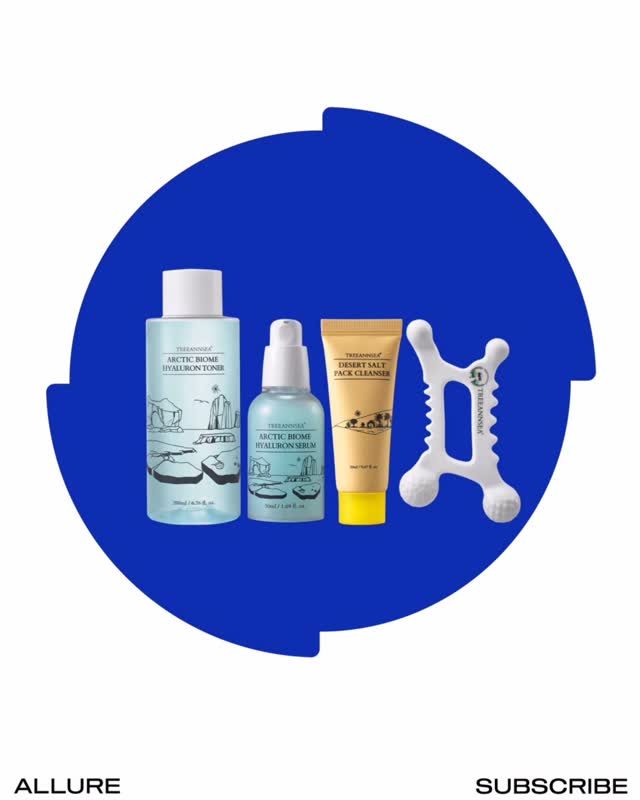 #얼루어정기구독
행사 기간 중 <얼루어> 홈페이지(allurekorea.com)를 통해 1년 이상 정기구독을 신청하면 선착순 40명에게 트리앤씨의 스킨케어 3종과 괄사를 드립니다.

갑작스레 느껴지는 피부 속 땅김🚨 찬 기온과 건조한 실내 환경, 히터의 열감으로 인해 수분이 증발됐기 때문이죠. 이때 필요한건? 트리앤씨의 스킨케어 3종! ‘사막소금 팩클렌저’는 세안과 동시에 보습 효과를 얻을 수 있고, ‘북극 바이옴 히알루론 토너 & 세럼‘은 피부 속까지 수분을 가득 채워 건조할 틈이 없거든요! 마지막으로 부기 완화와 라인 케어에 효과적인 ‘샌드 볼 테라피 도자기 괄사’를 사용하는 것도 놓치지 말기✌️

기간 | 12월 22일~1월 21일

EDITOR | 박민수
PHOTOGRAPHY | 서종우

@treeannsea_official #트리앤씨 #사막소금팩클렌저 #북극바이옴히알루론토너 #북극바이옴히알루론세럼 #샌드볼테라피도자기 #겨울보습템