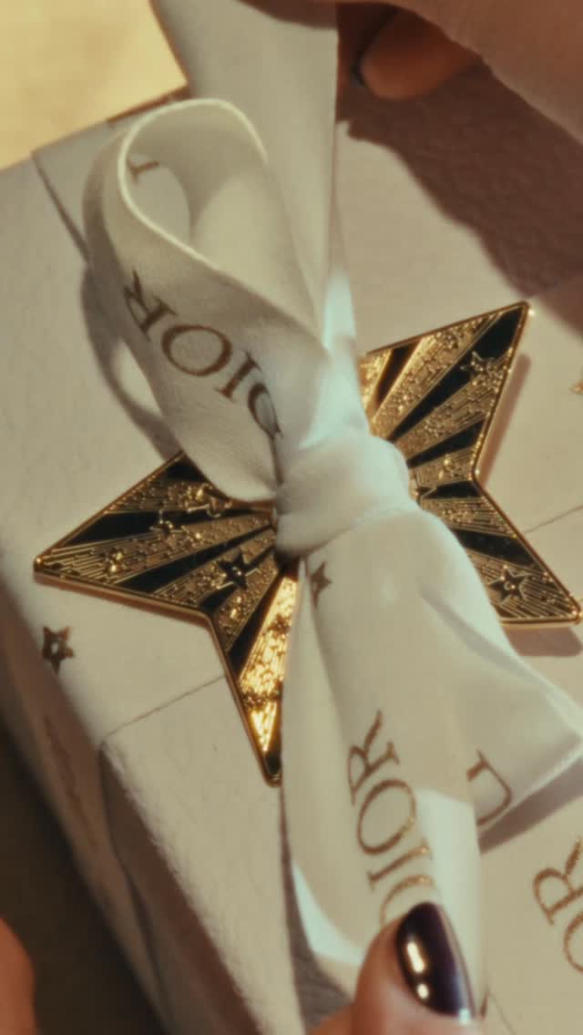 Under the starry lights of the Circus of Dreams, a grandiose spectacle unfolds, where every Dior creation becomes a gift of enchantment.
Wishing you a season filled with magic and joy. 
 
#DiorBeauty #DiorHoliday