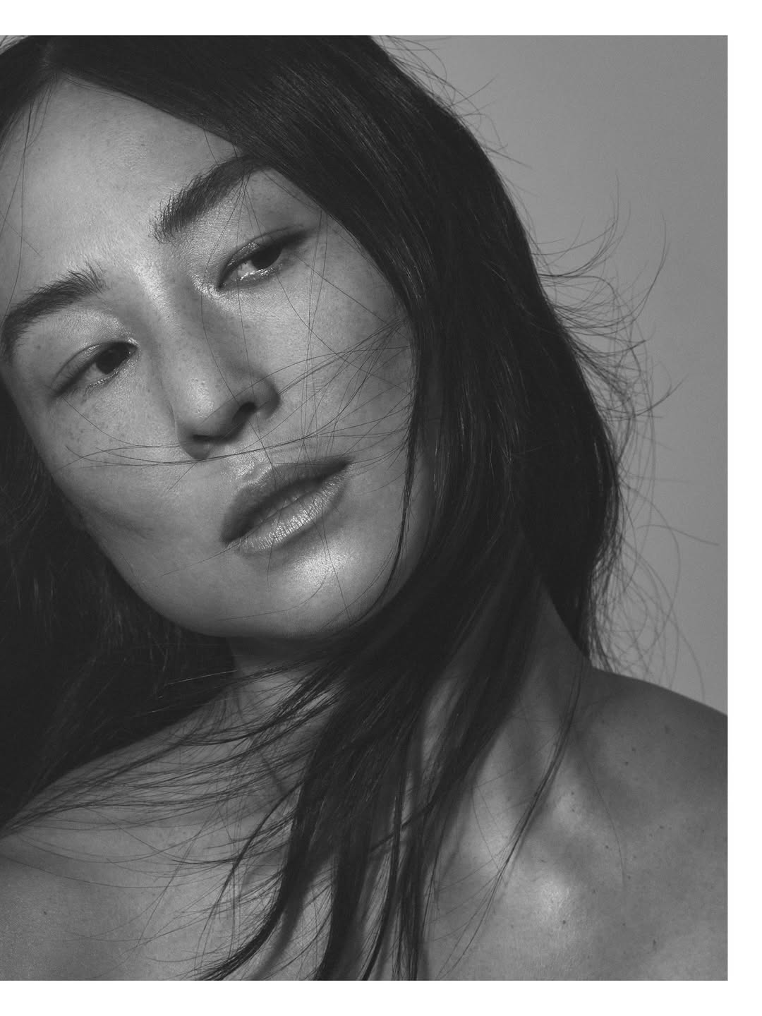 Dior Spring Summer 2026 campaign featuring Greta Lee

Discover the first chapter of Jonathan Anderson’s collections in stores and on Dior.com 

Creative direction Jonathan Anderson
Photography David Sims
Styling Benjamin Bruno
Hair Guido Palau
Makeup Yadim
Set design Poppy Bartlett
Manicurist Ama Quashie