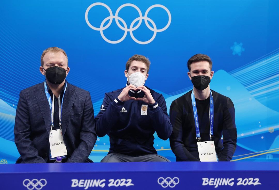 Для меня соревнования закончились, но я остаюсь до конца Олимпийских Игр.
По приглашению организаторов у меня запланированы показательные выступления вместе с победителями и призёрами Олимпийских Игр, что является большой честью для меня! 
Также мне предоставляется возможность тренироваться и болеть за своих друзей, которым предстоит ещё выступить на этих соревнованиях. Желаю им удачи и успехов! 
В целом доволен как прошли соревнования, но всегда есть сожаление, когда есть ощущение, что мог сделать чуть лучше. 
Спасибо всем за поддержку!
Большое количество сообщений, звонков. Очень счастлив, что меня окружают такие люди, которые верят в меня и поддерживают.
Спасибо огромное всем!
Всех обнимаю!
🤗
ჩემთვის შეჯიბრებები დასრულდა, მაგრამ ვრჩები  ოლიმპიური თამაშების დასრულებამდე. ორგანიზატორების მოწვევით დაგეგმილი მაქვს საჩვენებელი წარმოდგენები ოლიმპიადის გამარჯვებულებებთან და პრიზიორებთან ერთად, რაც ჩემთვის ძალიან დიდი პატივია.
მე ასევე მაქვს საშუალება ვივარჯიშო და ვუგულშემატკივრო ჩემს მეგობრებს, რომლებსაც კიდევ მიუწევთ ამ შეჯიბრებებზე მონაწილეობა.
ზოგადად, კმაყოფილი ვარ იმით თუ როგორ წარიმართა შეჯიბრებები, მაგრამ ყოველთვის არის ცოტა სინანული, როცა არის განცდა, რომ ცოტა უკეთ შემეძლო.
მადლობა ყველას მხარდაჭერისთვის!
უამრავი შეტყობინება და ზარი. ძალიან მიხარია, რომ ისეთი ადამიანების გარემოცვაში ვარ, ვისაც ჩემი სჯერა და მხარს მიჭერს!
დიდი მადლობა ყველას!
ყველას ვეხვევი!
😊
#moriskvitelashvili #beijing2022 #olympics #olympicgames #figureskating #teamtutberidze