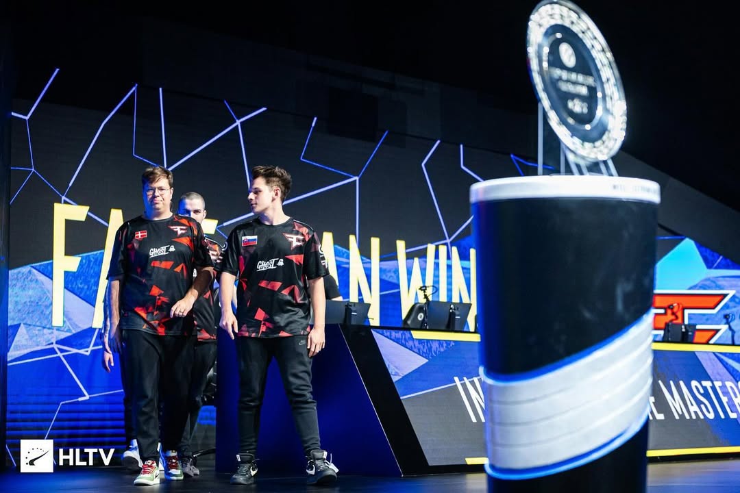 Another Grand Finals 🔥

Really important to rest tonight and tomorrow before the game, need energy and strong mentality if we wanna lift this trophy. 🏆 

#FaZeUp