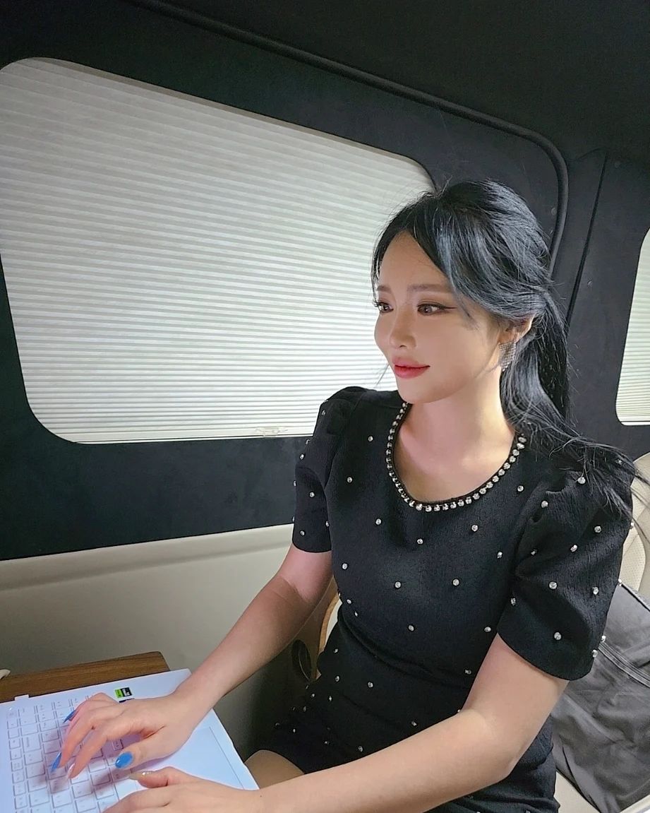 휴게소에서 시간남을때 #게임하는거아님ㅋ 
카메라 #의식한건맞음ㅋ☺️ #데헷 
모두들 오늘 남은 하루도 #화이티이이잉💪