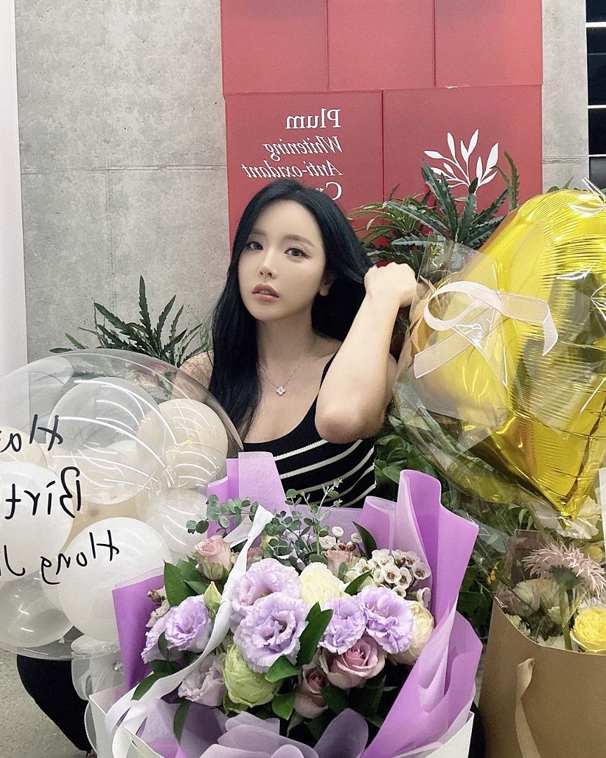 세월이 이렇게나 빨리 지나갑니다😊
그냥 이렇게 늘 그래왔듯이 흘러가는대로
하루하루 열심히 살고싶어요~♡
우리 모두다 행복했으면 아프지않았으면🙏
#고속도로위에서 #주절주절 #굿나잇💕