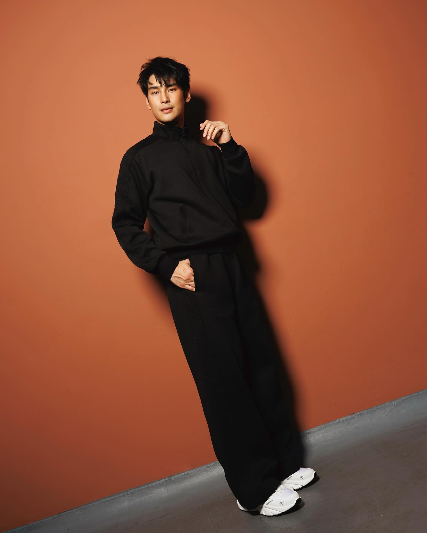 DIOR WITH NATTAWIN ในเซทนี้นั้นนน~~~ 

😳😳😳 

NATTAWIN DIOR AMBASSADOR
DIOR WITH NATTAWIN

@apo555 @dior 
#ApoNattawin #apocolleagues #Dior #DiorSpring25 #StarsinDior #fashioninspiration #fashion #everyday #everydayoutfit