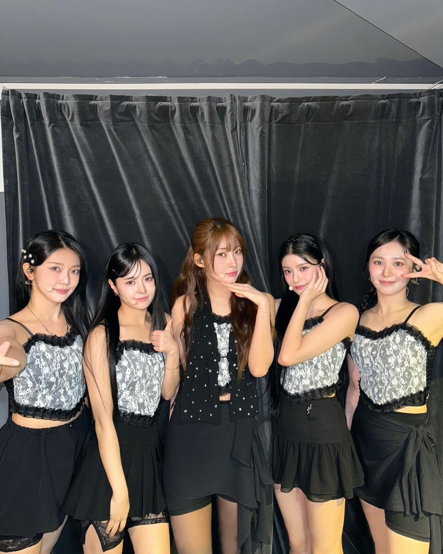 [📸EVERGLOW]

24.10.15 #PULSE_AND_HEART in SANTIAGO

비싼 비타민? 💊그런 걸 살 이유가 뭐가 있나요
우리한텐 EVERGLOW가 있는데… ꒰ঌ(ᐢ ᵒ̴̶̷᷄ 𖥦 ᵒ̴̶̷᷅ ᐢ)໒꒱

이번 투어의 마지막인 산티아고까지 무사히 완료! 👍🏻
함께해 주신 모든 FOREVER에게 감사합니다!💜

El tour que terminamos en Santiago ha sido una felicidad. Te quiero 🇪🇸💜

#EVERGLOW #에버글로우
#이유 #시현 #미아 #온다 #아샤 #이런
#PULSE_AND_HEART_IN_LATAM