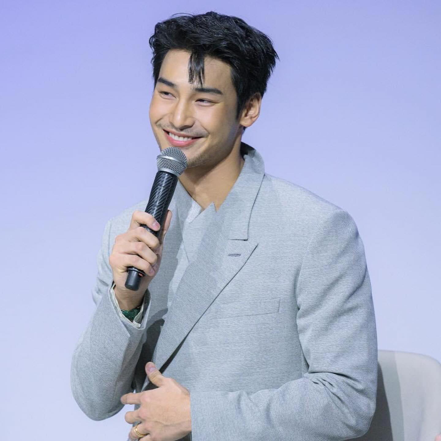 ”AS a Thai actor, collaborating with global brands has helped break boundaries - whether they’re races, languages, or countries. It has created an impact and given Thailand and Thai people more international recognition. Even WWD has made its way here. This represents a shift, and it‘s all connected to what we call fashion.“

- APO Nattawin -

WWD x SIAM PIWAT Global Fashion Spotlight 
GLOBAL SPOTLIGHT APO NATTAWIN
APO NATTAWIN PIAGET GLOBAL AMBASSADOR 
NATTAWIN DIOR AMBASSADOR

@apo555 @wwd @siamparagonshopping @dior @piaget 
#ApoNattawin #apocolleagues #Dior #Piaget #WWDxAPO #siamparagon #wwd #GlobalFashionSpotlight #WWDXSIAMPIWAT #luxury #fashionicon 

🙏🏻 FB : Siam Paragon