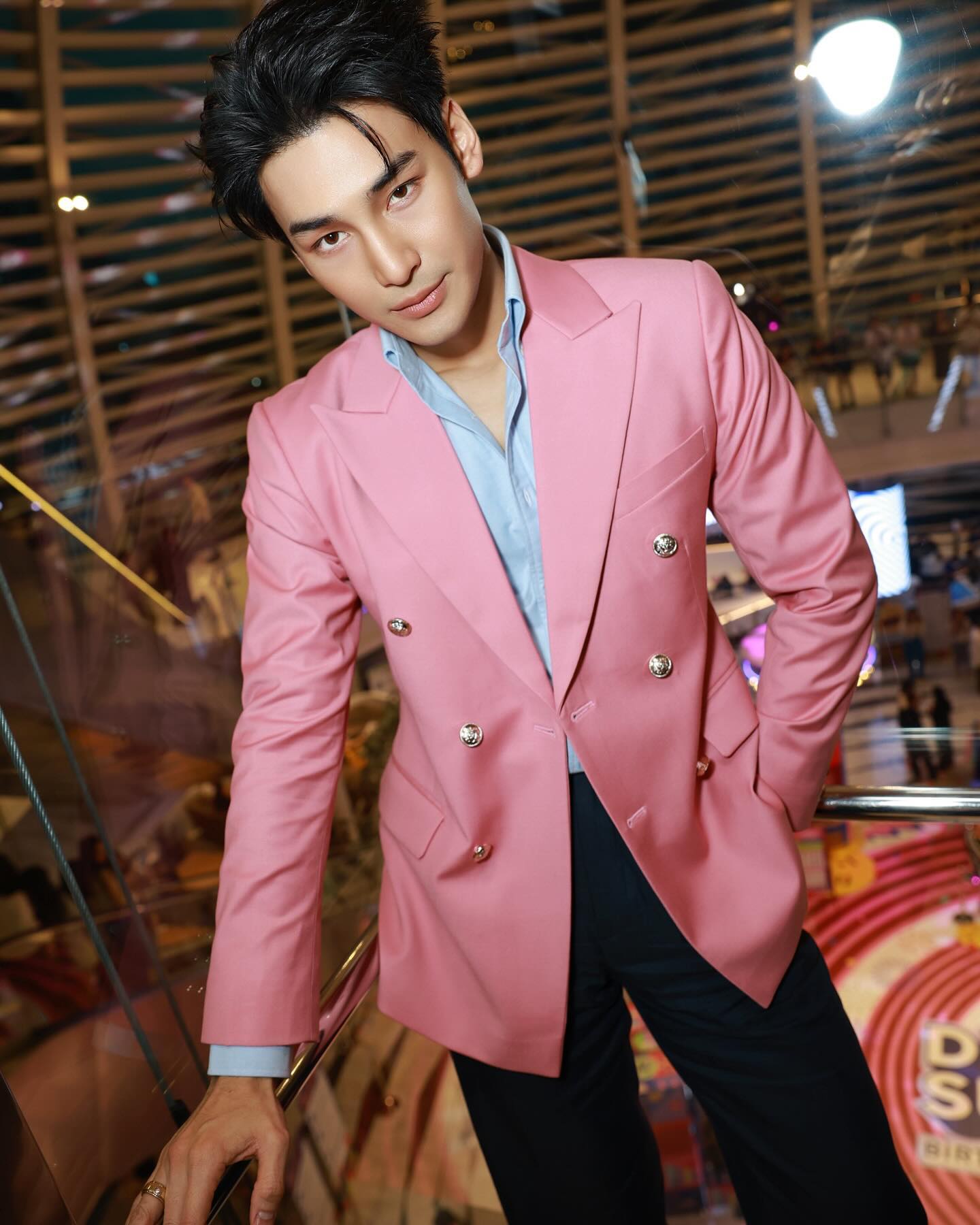 KING POWER DELIGHTS AND SURPRISES

หล่อๆ เท่ๆ ฉลอง King Power BIRTHDAY CELEBESTION ครับ 

APO DELIGHTS AND SURPRISES 

@apo555 @kingpowerofficial 
#ApoNattawin #apocolleagues #KingPowerBirthdayxApo 
#KingPowerBirthdayCeleBESTion #DelightsAndSurprises35th