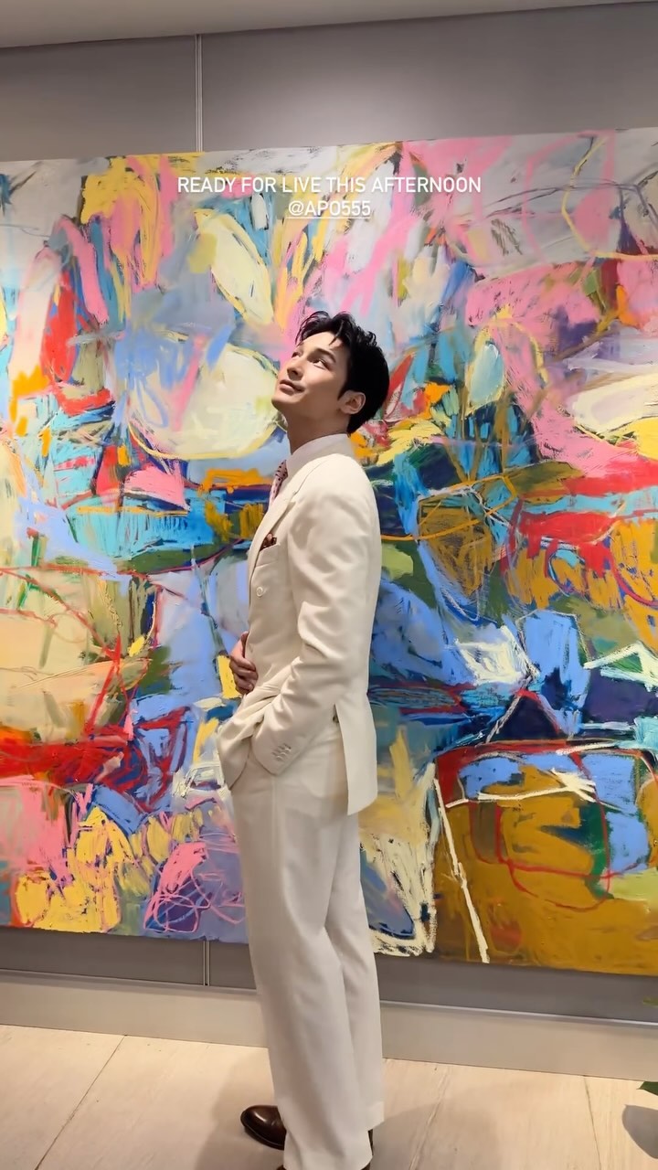 Ready? 🕺

APO IN CENTRAL FLOWER SHOW
@apo555 @centraldepartmentstore 
#ApoNattawin #apocolleagues 
#CentralAnniversaryxApo
#CentralAnniversary2024 #Central77thAnniversary