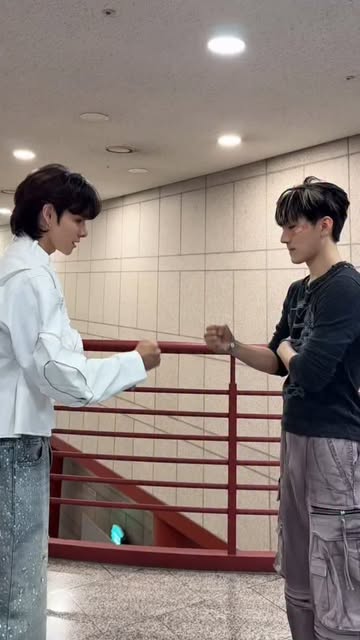 @tiot_now 과 함께 가위,바위,보!! ROCKSTAR 챌린지✌🏼👊🏼🖐🏼

#rockstar #samuel #tiot #김민성