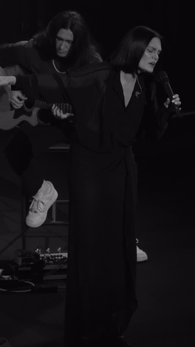 🫀🪄 ‘Believe in magic’ • Out now 🪄🫀 Link in BIM highlight 

“Open your eyes and you’ll see what can happen gotta believe in the magic”…