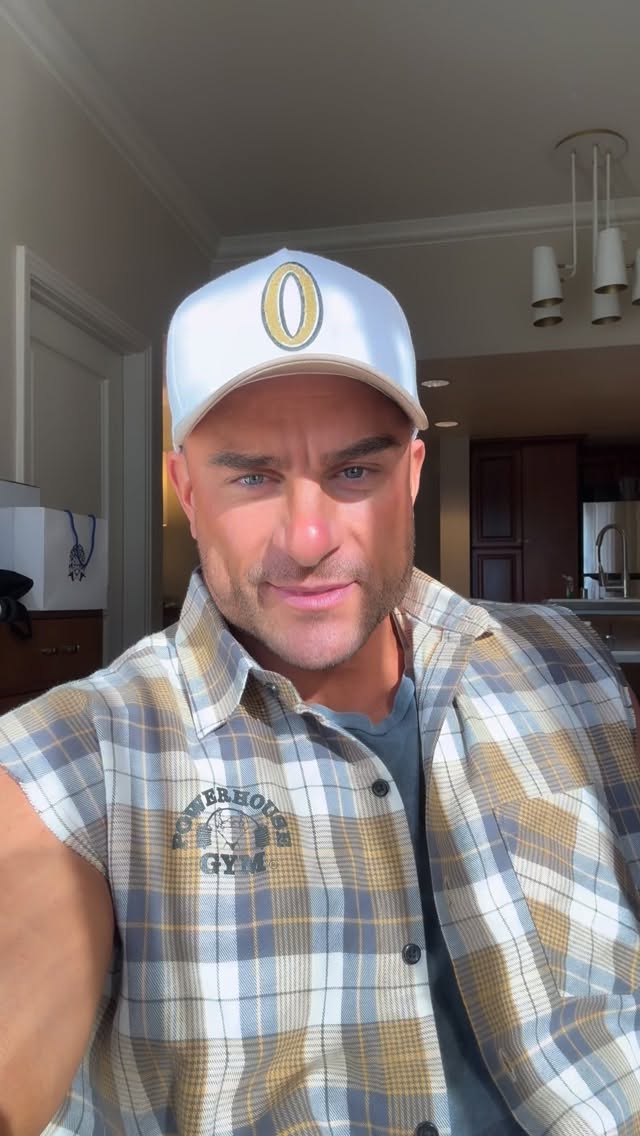 A few words to try and describe how I’m feeling right now… the morning after winning my third consecutive MP @mrolympiallc title 🤯😬 Thank you so much to each and everyone of you out there who has supported me, not only on this prep, but my whole career 👊🏼 you will never quite know how much it means to me 🙌🏽😊