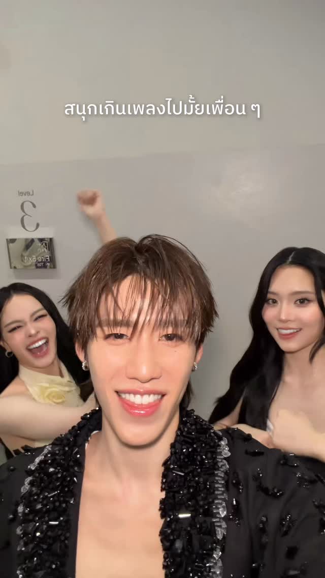 WGO!? เกินเพลงไปนิดหน่อยเนอะ 😂 

PP Krit - What‘s going on
: https://youtu.be/Lxcyif7Tn7s
: https://ppkrit.lnk.to/Whatsgoingon

#PPKrit_Whatsgoingon
#PPKritEntertainment
#PPKritt #ALLYJETAIME #แอลลี่เชอแตม
#ALLY #allynitibhon #แอลลี่
#JETAIME #เชอแตม