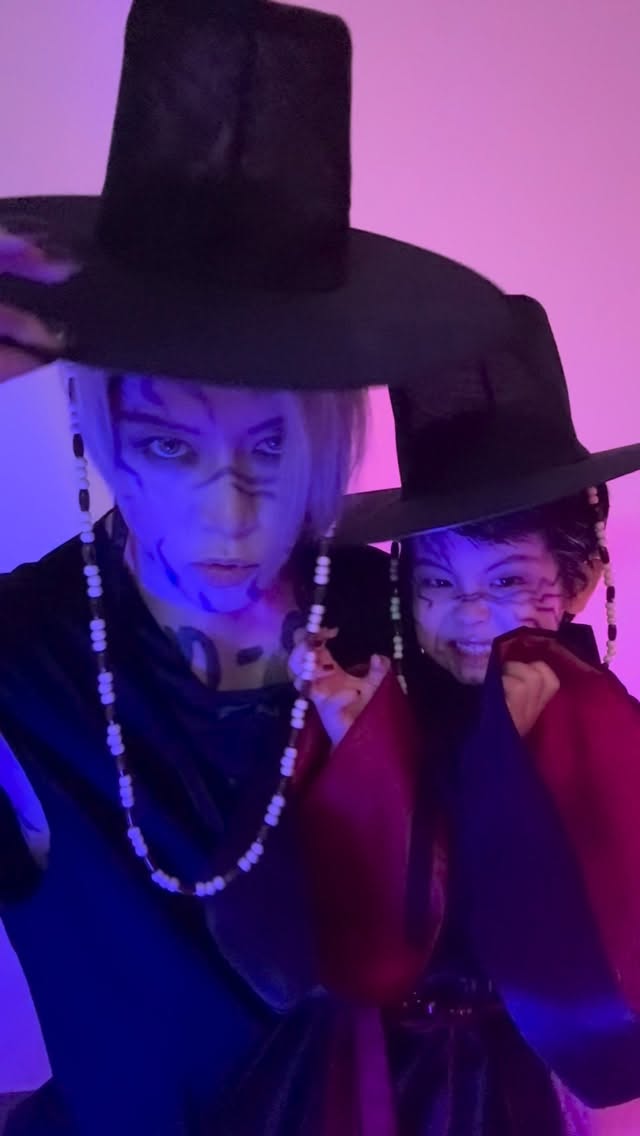 Trick or Blood

Let us be your idols…..

#HappyHalloween

🎃👻🕷️🖤