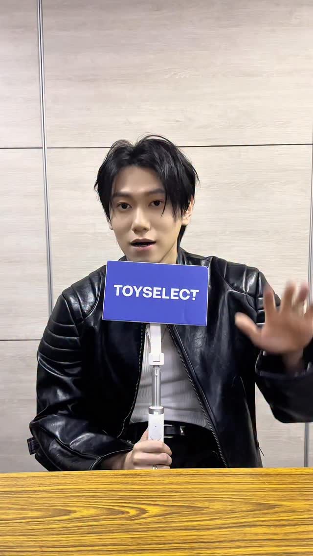 宇辰快問快答 | 粉絲專屬特輯🍊
𝗧𝗢𝗬𝗦𝗘𝗟𝗘𝗖𝗧 𝗫 𝗖𝗛𝗥𝗜𝗦𝗖𝗛𝗜𝗨 

在𝟵/𝟮𝟲時，我們搜集了粉絲們的提問
首先，非常感謝大家的踴躍發問
問題真的太多了😍
小編好不容易整理出最精華的幾個問題
快來看看宇辰怎麼回覆的吧！
-
#TOYSELECT #Toyselectme 
#CHRISCHIU #邱宇辰
#Apple #iPhone #Samsung #手機殼 #配件