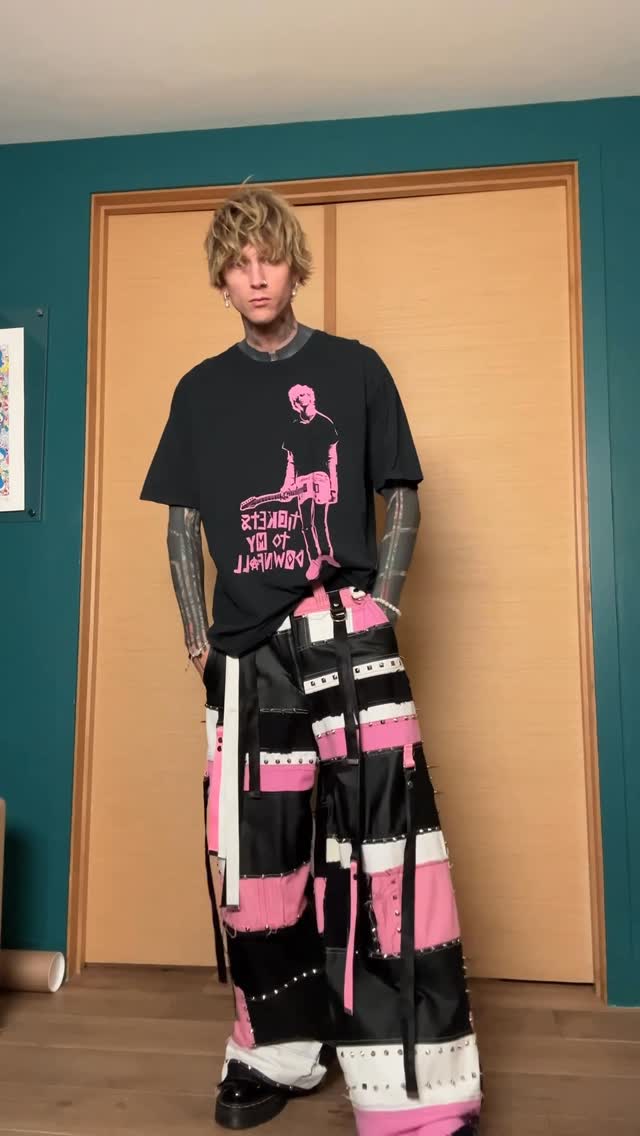 lost americana tour about to start, show me your concert fits. 👀