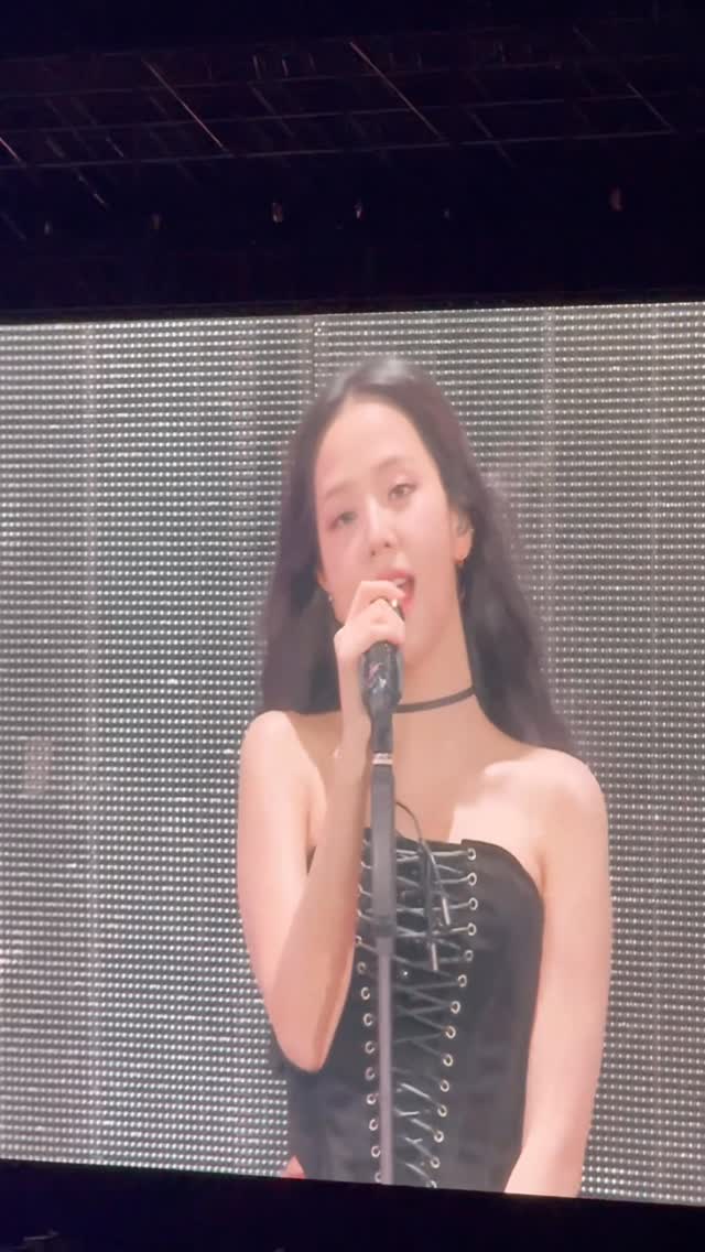 [VIDEO] 251102 – JISOO performing “Hugs and Kisses” at BLACKPINK ‘DEADLINE’ World Tour Concert in Jakarta Day 2 😍😍♥️🤍
.
.
.
#블랙핑크지수 #김지수 #KIMJISOO #지수 #JISOO #BLACKPINKJISOO #HugsandKisses #Jennie #Rosé #Lisa #DEADLINE_IN_JAKARTA #DEADLINE_IN_JAKARTADay2 #BLACKPINK_DEADLINE