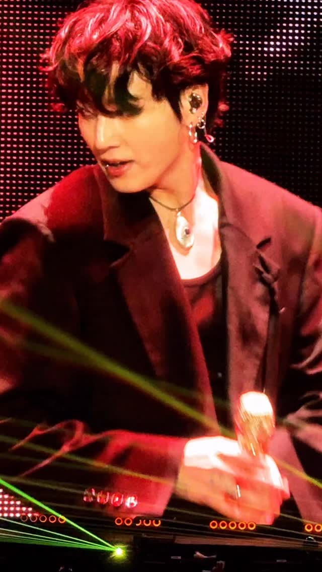 귀하게 자란 아미가 꼭 봐야 할 전설의 ‘Standing Next You’ 레전드 파트 왔어요🔥

EDITOR | 하윤진
ASSISTANT | 차민서

@mnijungkook #정국 #JK #JUNGKOOK #standingnexttoyou