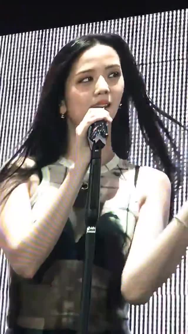 [VIDEO] 251026 – JISOO performing “Hugs and Kisses” at BLACKPINK ‘DEADLINE’ World Tour Concert in Bangkok Day 3 😍😍💖💖
.
.
.
#블랙핑크지수 #김지수 #KIMJISOO #지수 #JISOO #BLACKPINKJISOO #HugsandKisses #Jennie #Rosé #Lisa #DEADLINE_IN_BANGKOKDay3 #BLACKPINK_DEADLINE