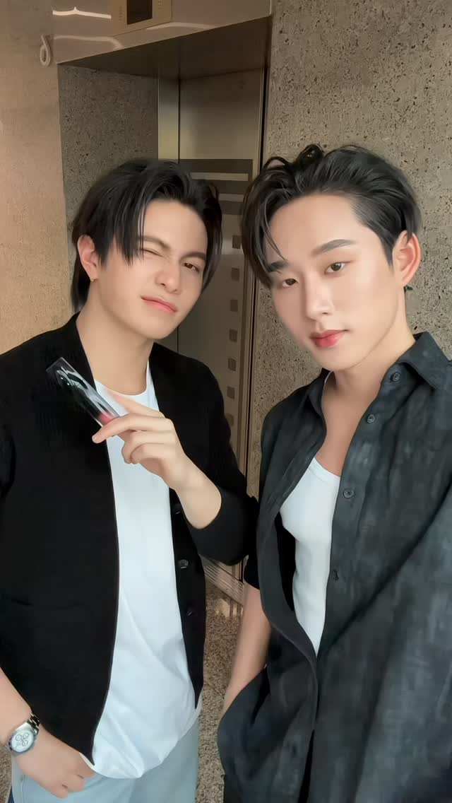 มีคนเติมลิปให้แล้วครับ 💋💄
#timephoria