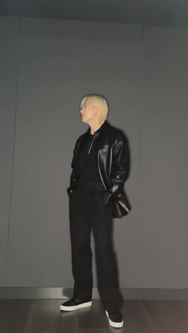 🌃👀

#StrayKids #스트레이키즈
#방찬 #BangChan
#DJSnake @djsnake 
#InTheDark
#YouMakeStrayKidsStay