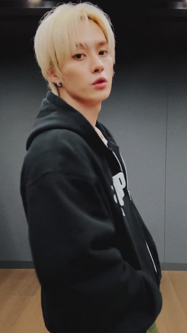 𝘐𝘯 𝘛𝘩𝘦 𝘋𝘢𝘳𝘬 . · ∘ ✧ . · . * 

#StrayKids #스트레이키즈
#DJSnake @djsnake 
#InTheDark
#YouMakeStrayKidsStay