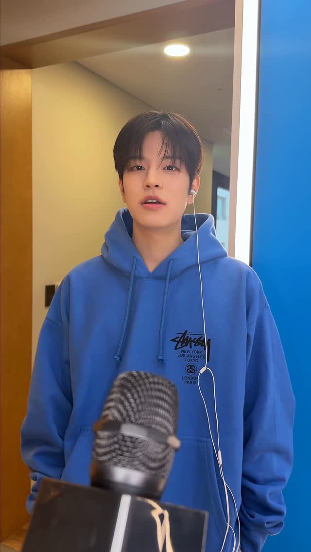 🐶🎧🖤

#StrayKids #스트레이키즈
#승민 #Seungmin
#DJSnake @djsnake 
#InTheDark
#YouMakeStrayKidsStay