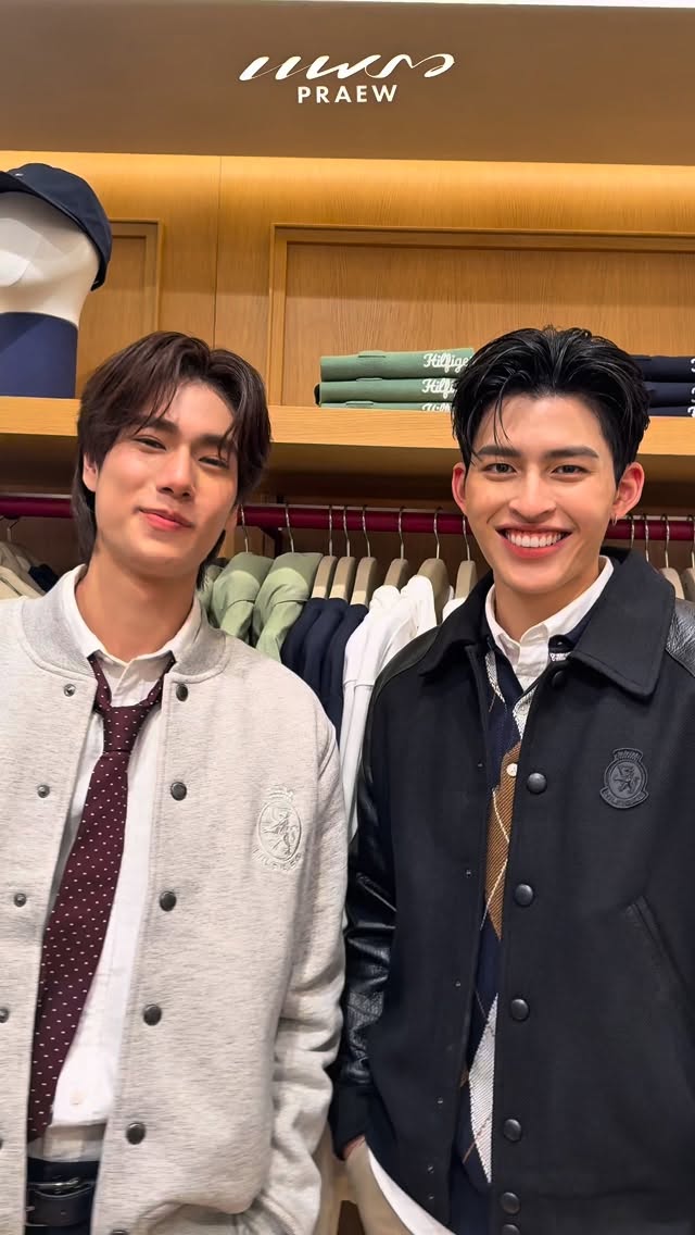 Tommy Hilfiger เฉลิมฉลองช่วงเวลาแห่งความสุขพร้อมเปิดตัว คอลเล็คชั่น Holiday 2025 ที่มาพร้อมสีสันและดีไซน์สุดไอคอนิก ซึ่งออกแบบมาเพื่อเติมเต็มความประทับใจในทุกโมเมนต์ของฤดูกาลนี้ งานนี้พบกับสองแบรนด์แอมบาสเดอร์สุดฮอต ปอนด์–ณราวิชญ์ และ ภูวินทร์ ที่จะมาร่วมสร้างโมเมนต์พิเศษ อบอวลไปด้วยรอยยิ้ม ความสุข และพลังงานสดใสแบบฉบับ Tommy Hilfiger

#TommyHilfiger #PondNaravit #Phuwin