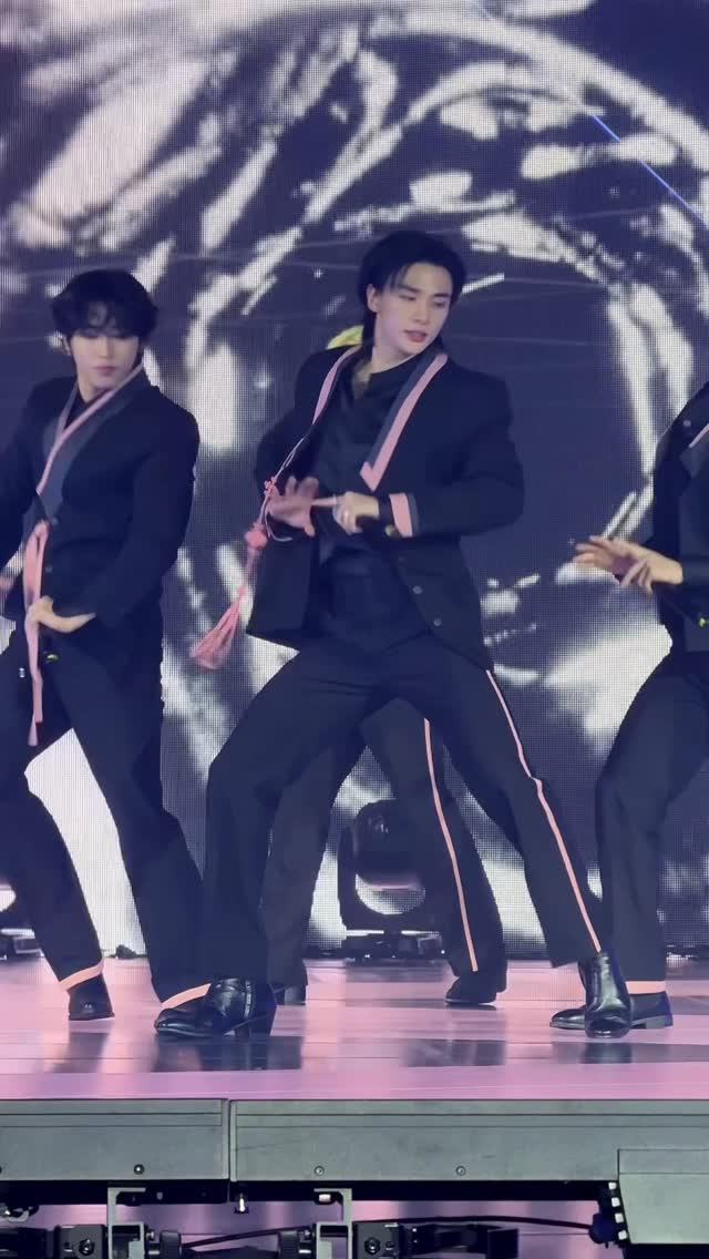 Stray Kids <DO IT> PRE-LISTENING MASQUERADE Highlights 🎭

#StrayKids #스트레이키즈 
#DO_IT
#SKZ_IT_TAPE
#Do_It
#신선놀음 #DIVINE
#StrayKidsComeback
#YouMakeStrayKidsStay