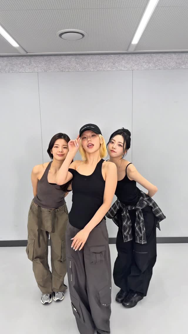 예지수 + 유나 = 언제나 PLUS ♥*.˚
 
#ITZY #MIDZY 
#YEJI #예지 #LIA #리아
#YUNA #유나
#ITZY_TUNNELVISION
#ITZY_TNVS
#TNVSChallenge