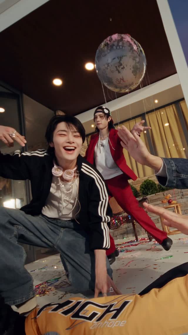 Stray Kids(스트레이 키즈) ”Do It (Overdrive Version)“ M/V Teaser
 
https://youtu.be/8xm6EbRdq-Y

2025.11.21 FRI 2PM (KST) | 0AM (ET)

”Do It (Remixes)“ RELEASE
2025.11.24 MON 2PM (KST) | 0AM (ET)

☁PRE-SAVE & PRE-ORDER ”DO IT“ NOW!
Stray-Kids.lnk.to/DOIT

#StrayKids #스트레이키즈
#Do_It_Remixes
#Do_It_OverdriveVersion
#Do_It
#신선놀음 #DIVINE
#StrayKidsComeback
#YouMakeStrayKidsStay